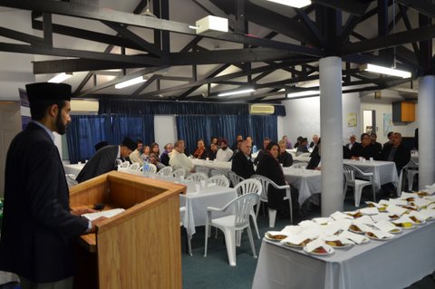 Aucklanders experience the opening of Fast ‘Iftari’ with fellow Muslims