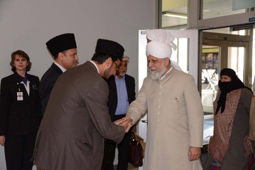 Huzur (aba) Arrives in New Zealand